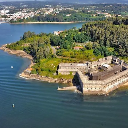 Piso Amplio Y Centrico En Mugardos